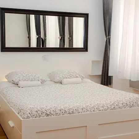 Loge De L'opera D'hotes فندق مبيت وإفطار